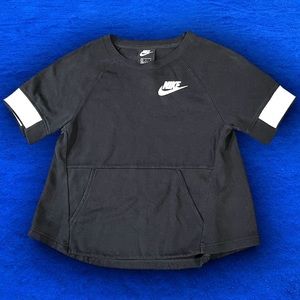 (l) Nike Short Sleeve Crewneck Crop Top w/ Front Pockets 22 X 18